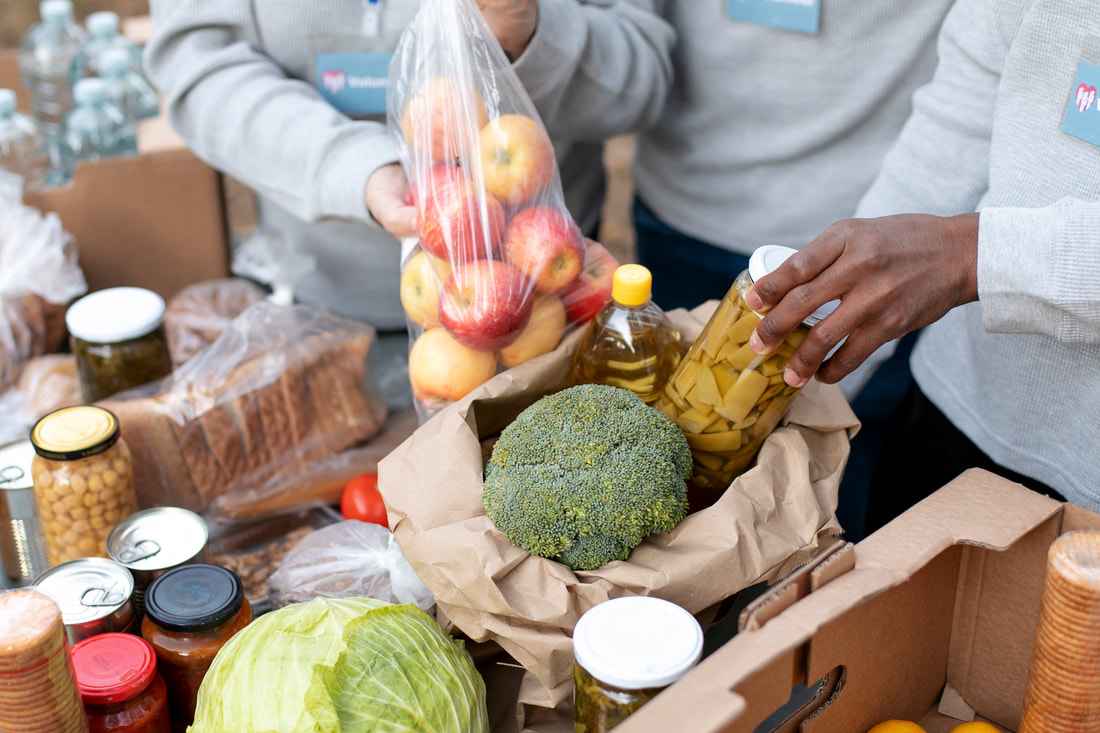 Estella's Brilliant Bus Food pantry located at Lakeside Mobile Home Park