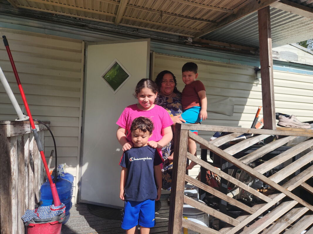 Estella's Brilliant Bus Food pantry located at Lakeside Mobile Home Park